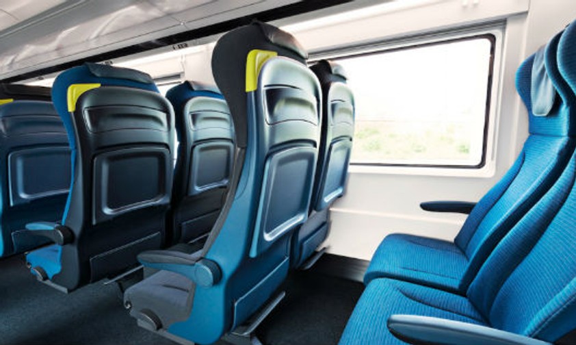 Das ältere Modell e300, sowie der neue e320-Zug sollen innen fast identisch mit dem Design der Firma Siemens ausgestattet werden.