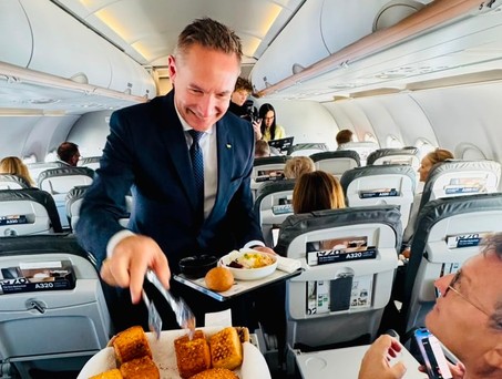 Jens Ritter: Machte das Internet an - und servierte auch auf dem ersten Starlink-Flug.