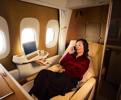 First Class in Boeing 777 von Emirates: In den neuen Jets wird es sowas nicht geben.