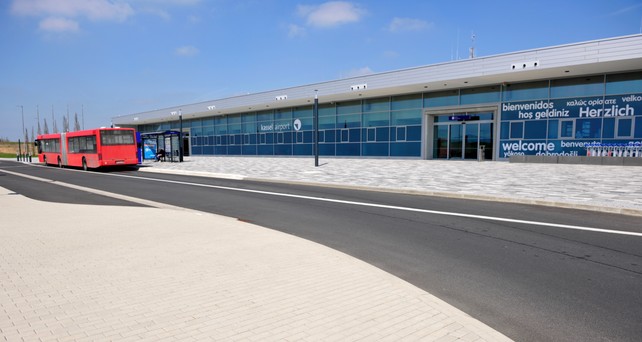 Flughafen Kassel Calden: Viele Flüge gibt es nicht. 