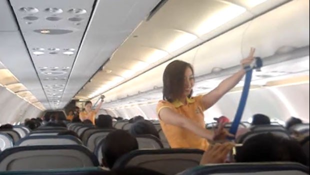 Weder Flugbegleitern noch Passagieren wird bei den Sicherheitshinweisen langweilig gewesen sein.