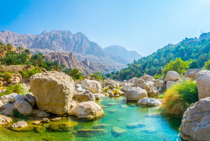 Zwischen Bergen, Wadis und Wüste zeigt Oman ganz unterschiedliche Seiten.