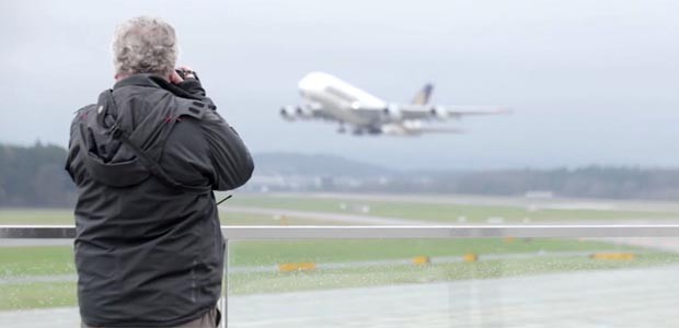 Ernst Lüscher: Fast jeden Tag steht er am Flughafen.