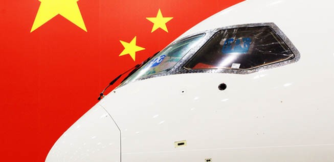 Bislang kauften nur zwei Unternehmen außerhalb Chinas das Modell. Die amerikanische Leasingfirma Gecas orderte 20 Stück, die thailändische Fluglinie City Airways 10.