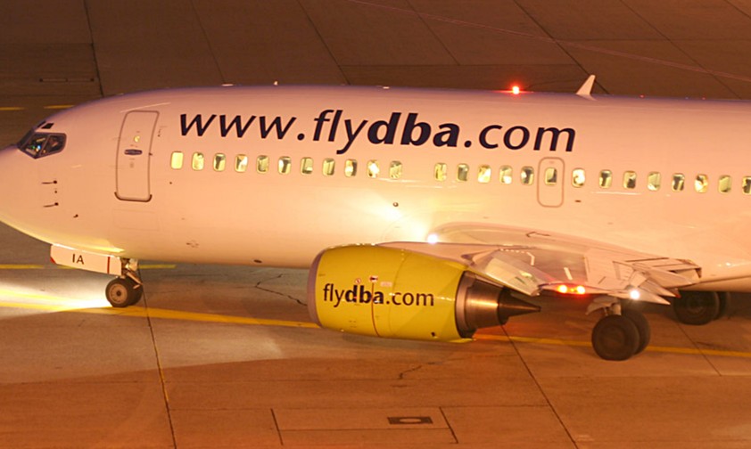Eine Boeing 737-300 von dba: Hier zu sehen im Jahr 2006 in Düsseldorf.