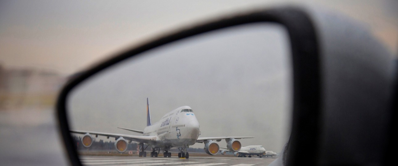 Boeing 747 von Lufthansa im Rückspiegel: Sie stehen ...