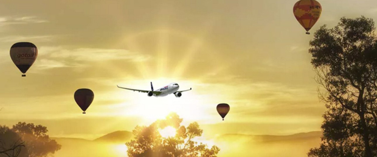Flugzeug, Sonne, Ballons: So inszeniert sich Air Hollandia auf ihrer Webseite.