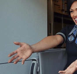 Flugbegleiterin von United Airlines: Nicht alle waren nach dem Weihnachtsmahl so happy.