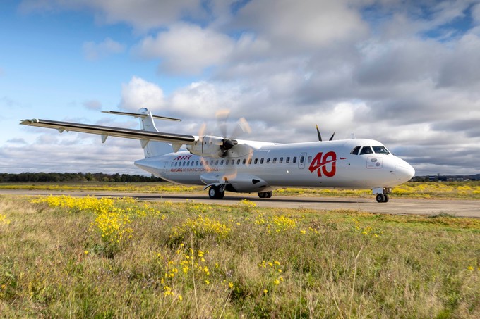 Zum Jubiläum hat ATR einer ATR 72 eine spezielle Lackierung verpasst.