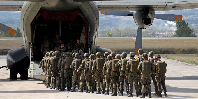 Die Ursprungsaufgabe der Transall C-160 war der Truppentransport.