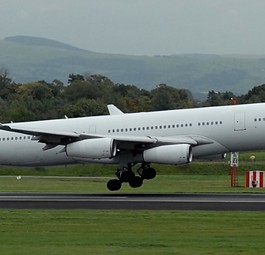 Airbus A340 mit dem Kennzeichen 9H-JAI: Fliegt nun für Spicejet.