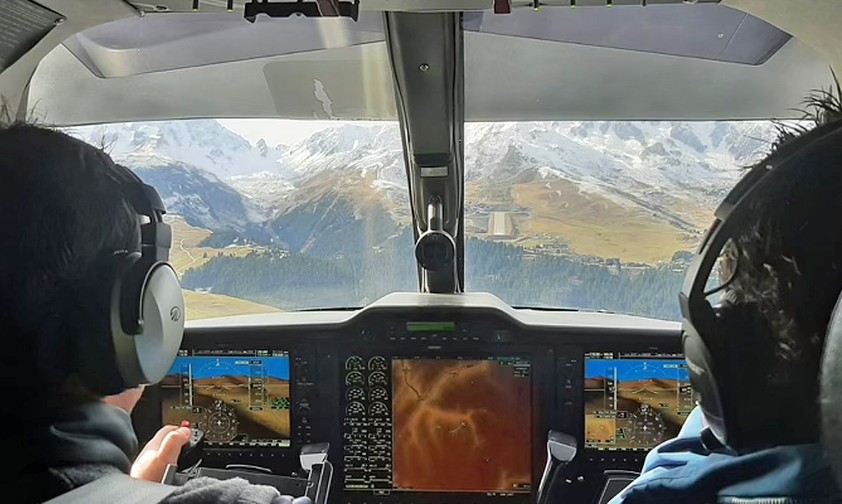 So siehz die Aussicht auf den Flughafen vor der Landung aus.