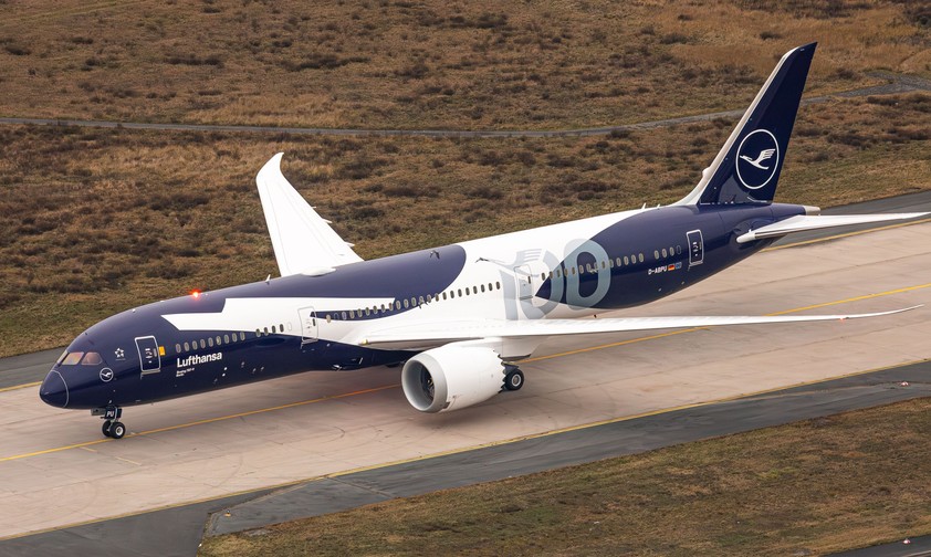 Boeing 787 von Lufthansa im Jubiläumsdesign: Bald sind fast alle Sitze buchbar.