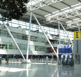 Flughafen Düsseldorf: Zurzeit ist noch nicht viel los. In den ...