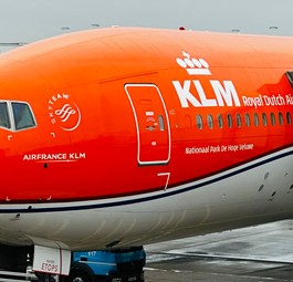 Boeing 777 von KLM in orange - der Farbe der Niederlande: Die Airline wird kritisiert.