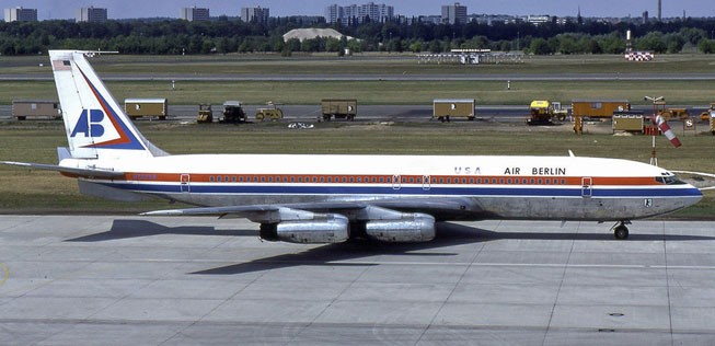 Lundgren wollte ausnutzen, dass vor der Wiedervereinigung Deutschlands nur Airlines der vier Siegermächte Berlin anfliegen durften. Zum Start im April 1979 kaufte sich die Fluglinie zwei Boeing 707-300. Der Erstflug führte von Berlin-Tegel nach Palma de Mallorca.