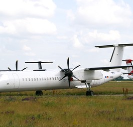 Geparkte De Havilland Canada Dash 8 von Eurowings und AUA: Geringer Nachfrage.