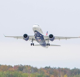 Airbus A220 von Delta: Fluggesellschaften müssen die Läschsysteme in den Jets überprüfen. 
