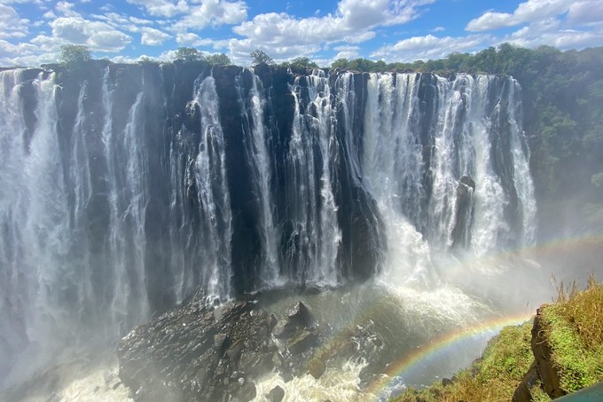 Viktoriafälle mit Regenbogen