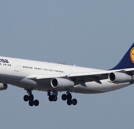 Airbus A340-300 von Lufthansa: Ein solches Flugzeug macht Probleme.