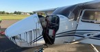 Die Cessna 172 nach der Landung: Der Propeller fehlt.