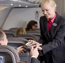 Flugbegleiterin von Niki: «Das macht dann 9,60 Euro, bitte».