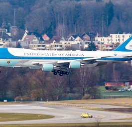 VC-25 der US Air Force: Die Air Force One landet auf dem Flughafen Zürich.