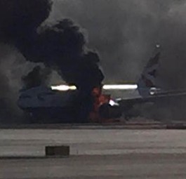 Die brennende Boeing 777: Dichte, schwarze Wolken.