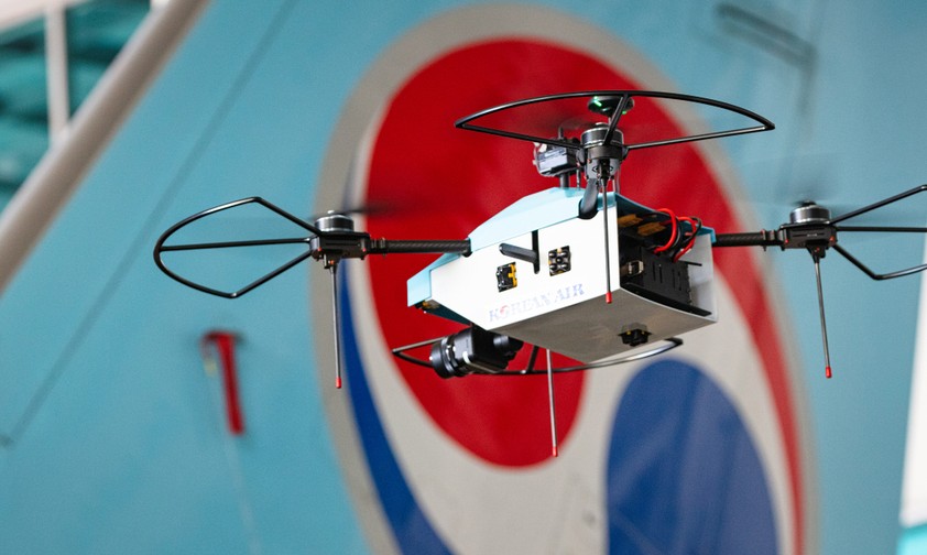 Korean Air hat eine neue Drohne entwickelt, die bei der Inspektion ihrer Flugzeuge helfen soll und ...