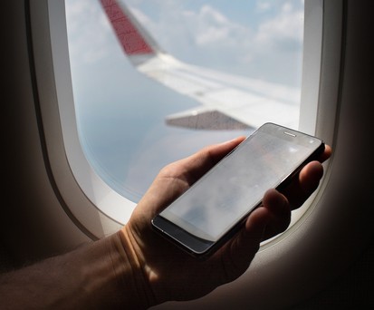 Internet im Flugzeug: Nur wenige Airlines bieten gratis Wifi.