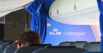 Kabine eines KLM-Cityhopper-Jets: In die Embraer 190 sollen mehr Sitze.