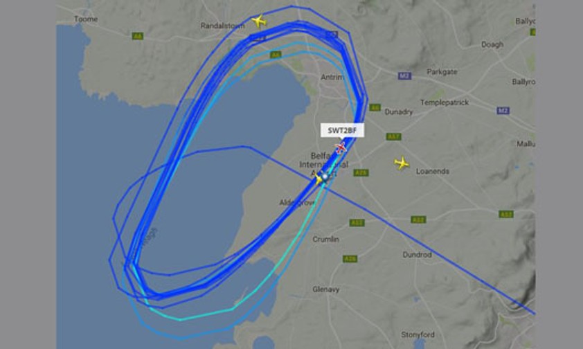 Über Belfast kreisendes Flugzeug: Am Morgen ging am Belfast International Airport nichts mehr.