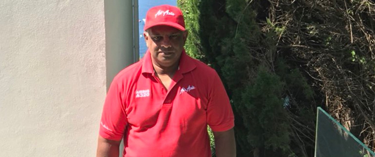 Tony Fernandes: Bei der Reise zu Airbus will er das T-Shirt tragen, das er schon bei der Bestellung des ersten Flugzeuges vor 14 Jahren getragen hatte.