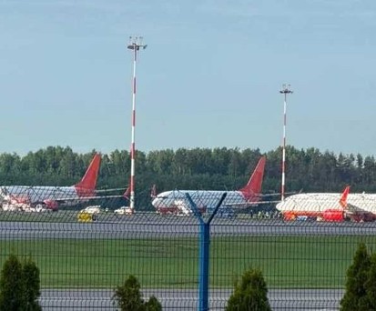 Drei Boeing 737-800 am Flughafen Minsk: Die Flugzeuge flogen zuvor für Sky Up Airlines. 