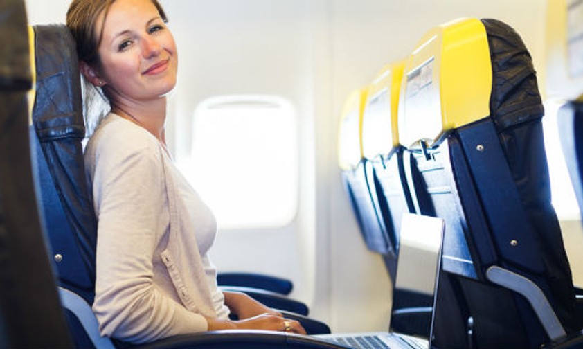 Auf den Flügen E-Mails schreiben und seinen Facebook-Status updaten: Das  gehört bis im Jahr 2020 laut einer Studie zum Flugalltag.