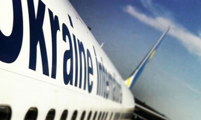 Flugzeug von Ukraine International Airlines: Ein Jet der Airline wurde nach der Landung beschädigt.