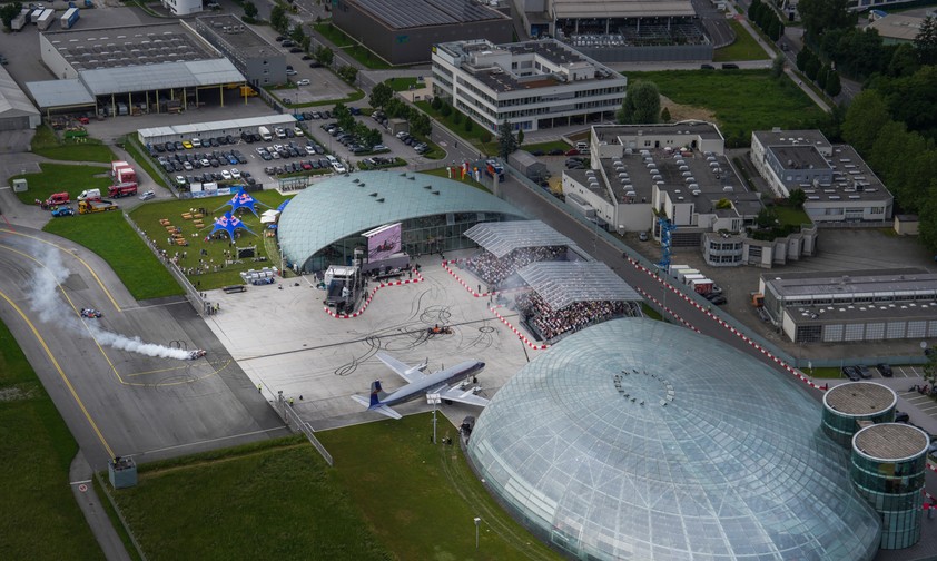 Hangar 7: Auch Museum für Luftfahrt- und Motorsportgeschichte mit einer großen Sammlung an historischen Flugzeugen.