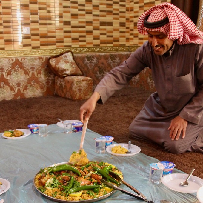 Muhammad Zahweidh bewirtet seine Gäste
