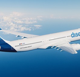 Ein Airbus A330 von Discover im neuen Look.