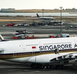 Der Airbus A380 mit der Kennung 9V-SKR: Das Flugzeug rollte in Delhi unverhofft rückwärts.