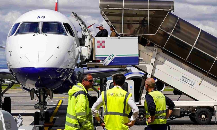 E190 von British Airways am Flughafen Florenz: Wegen der hohen Temperaturen mussten Mitte August 20 Reisende in Florenz blieben.
