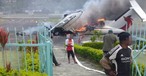 Das verbrannte Flugzeug: Ein Mob zog über den Flughafen.