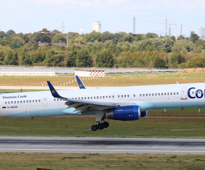 D-ABOB: Die Boeing 757 von Condor musste plötzlich bremsen.
