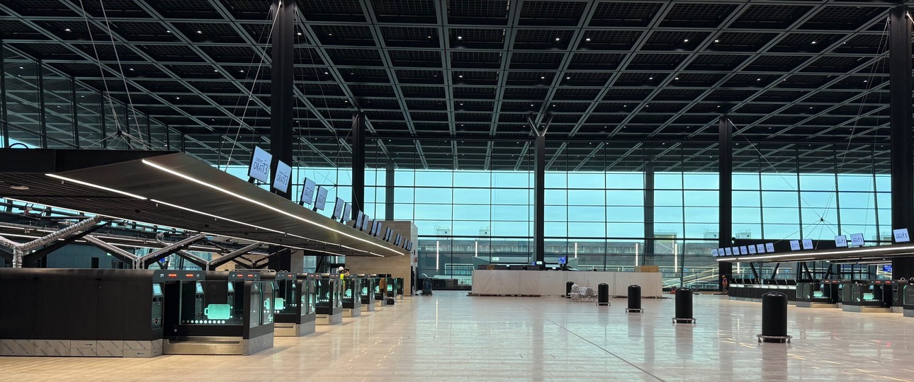 Check-in-Schalter im neuen T3 in Frankfurt: Am 23. April 2026 startet hier offiziell der Flugbetrieb.