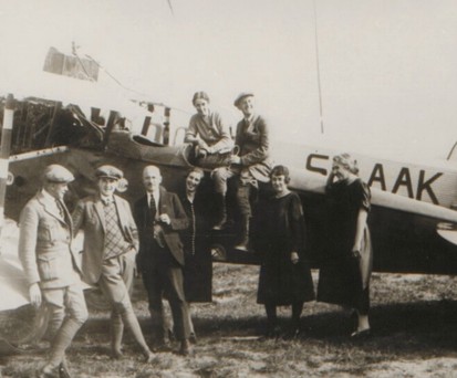 1924 ging alles los - aber noch am anderen Ort: Die Fraport-Vorgängerin Südwestdeutsche Luftverkehrs-AG wurde am 2. Juli 1924 von der Stadt gemeinsam mit Unternehmen gegründet. Der Flugplatz befand sich zu diesem Zeitpunkt am heutigen Rebstockpark hinter der Messe.