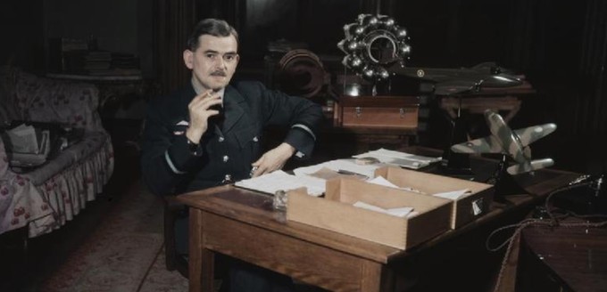 Frank Whittle: Der Engländer meldete bereits sechs Jahre vor von Ohain ein erstes Patent für ein Düsentriebwerk an. Dieses fand jedoch zuerst kein Interesse.