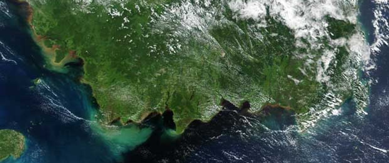 Die Insel Belitung und Borneo (rechts): Die Suche wird auf den Westen der großen Insel ausgeweitet.