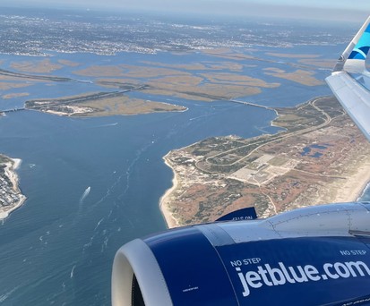 Blick aus dem Fenster eines Airbus A321 von Jetblue: Kommt die Airline zum Zug oder nicht?