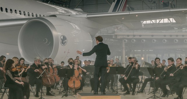 Daniel Harding: Er dirigierte auch schon im Hangar. 