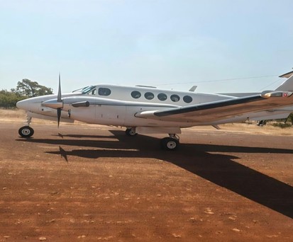 King Air mit der Kennung 76-0171: Das Flugzeug wurde von Eonwohnenden Pagas festgesetzt.